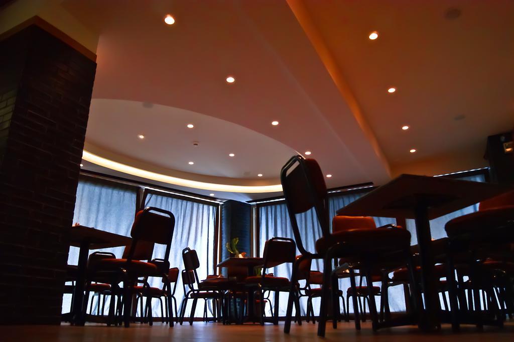 Adonis City Hotel Patras Ngoại thất bức ảnh