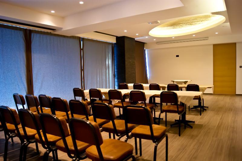 Adonis City Hotel Patras Ngoại thất bức ảnh